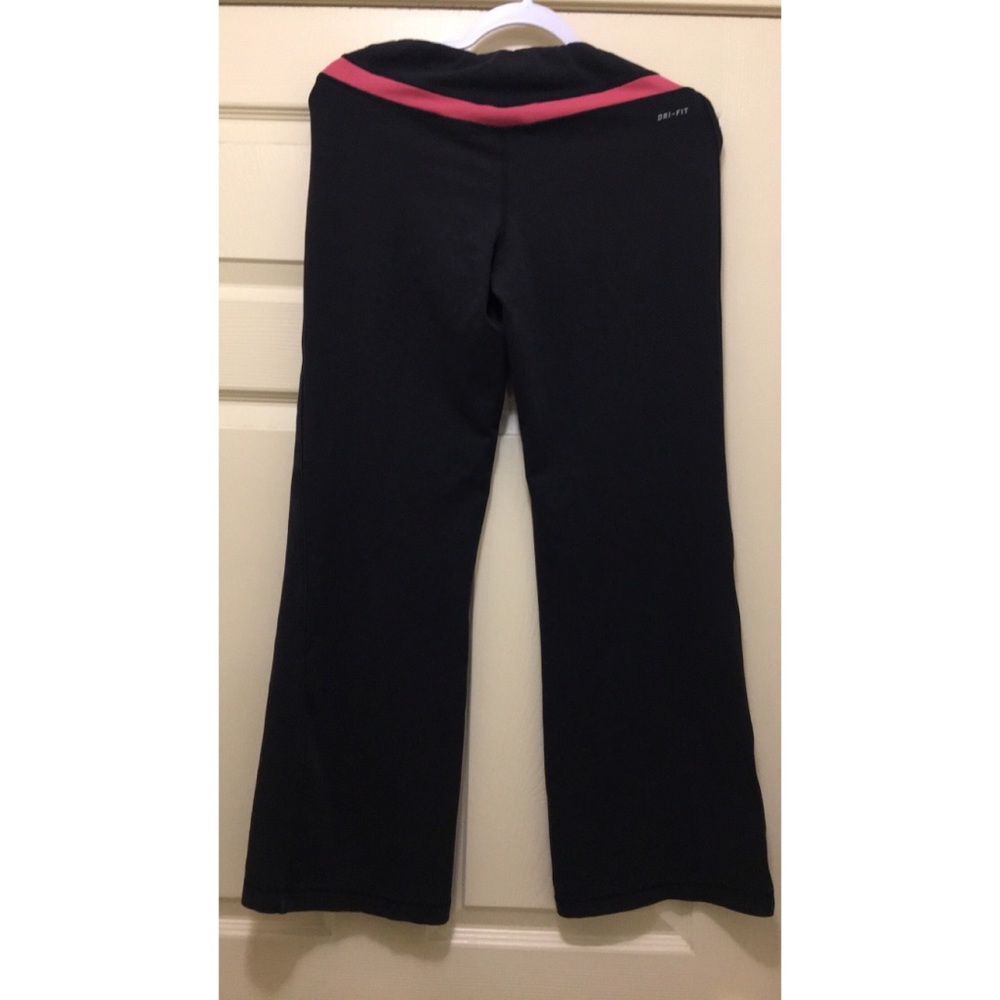 Nike yoga pants, super comfy.